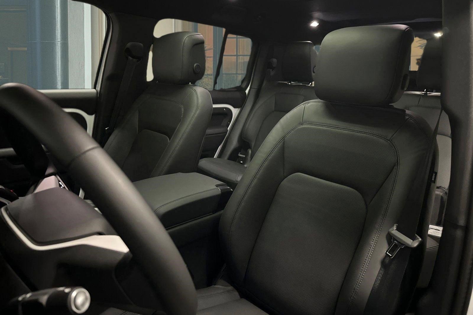 2025 Land Rover Defender X-Dynamic SE - Photo 24