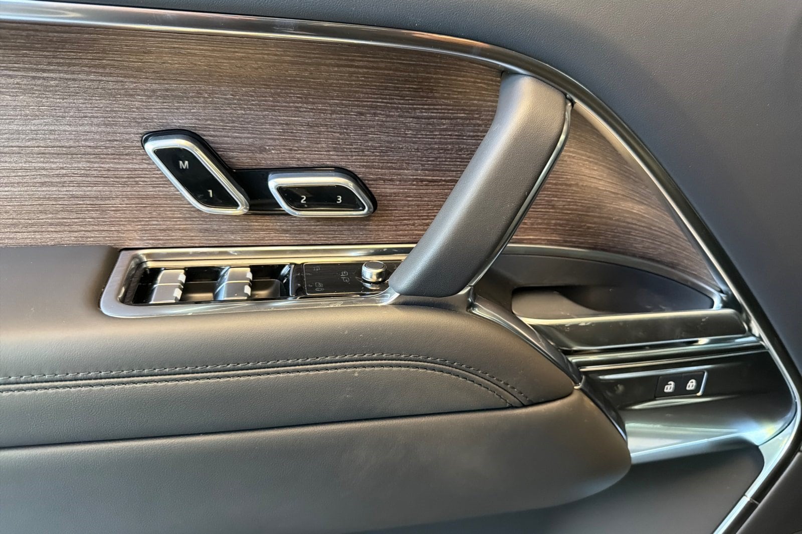 2026 Land Rover Range Rover SE - Photo 14
