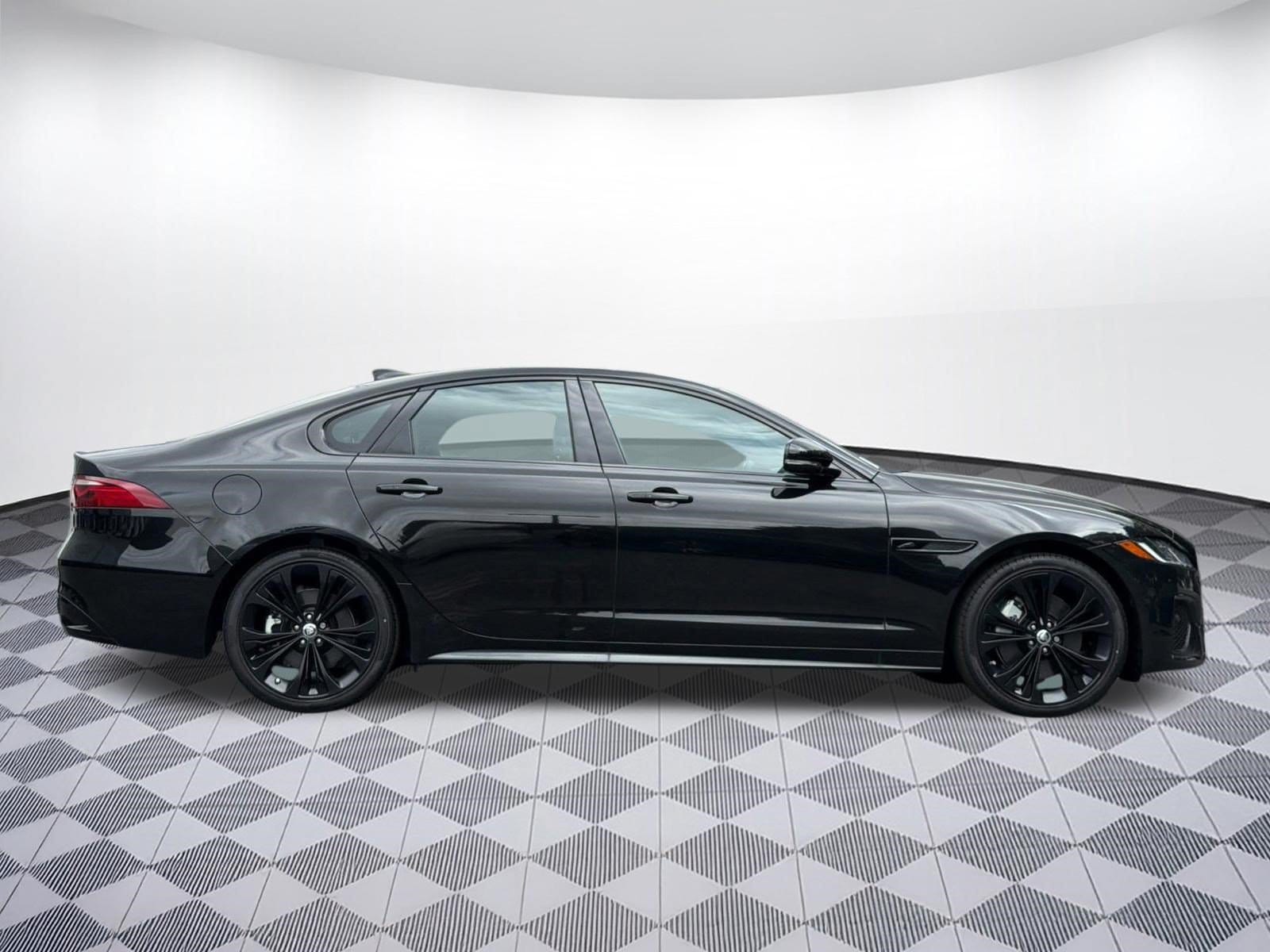 XF R-Dynamic SE Sedan