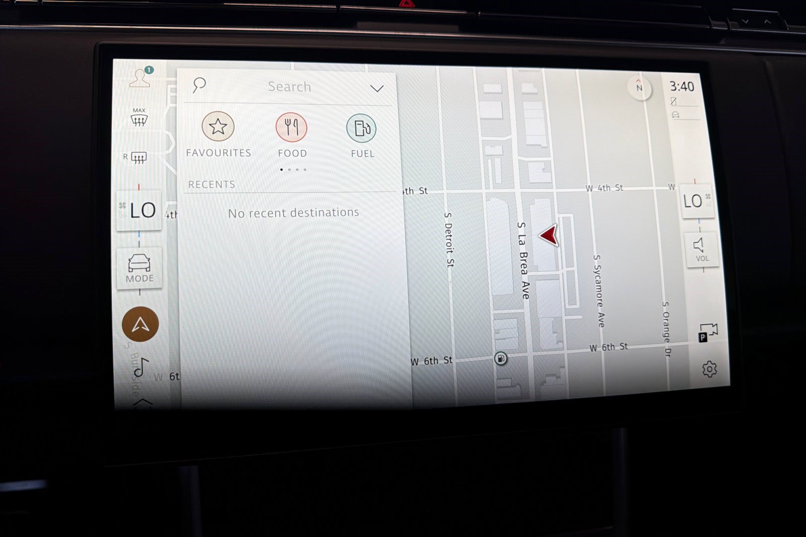 2026 Land Rover Range Rover SE - Photo 18