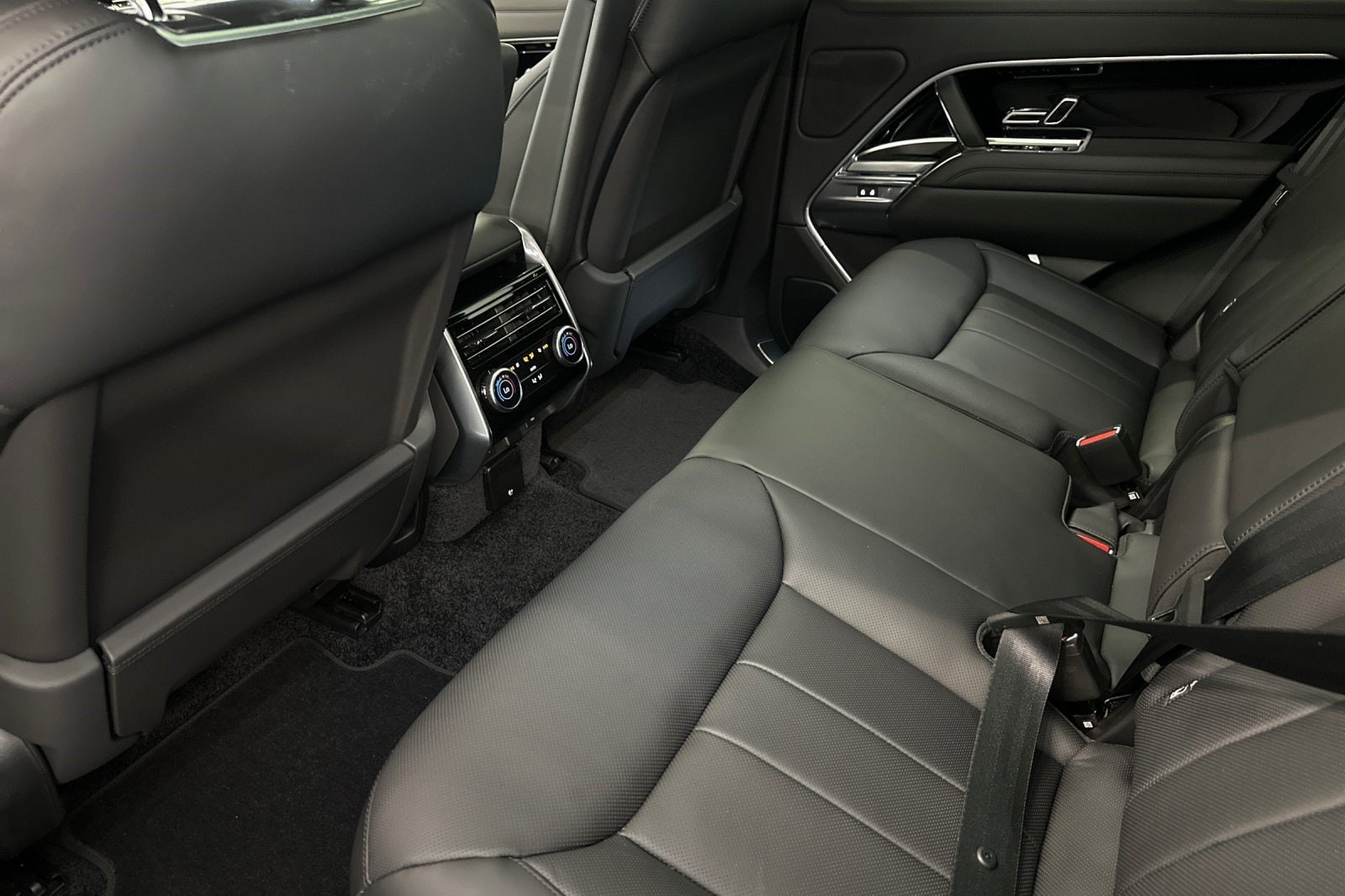 2026 Land Rover Range Rover SE - Photo 25