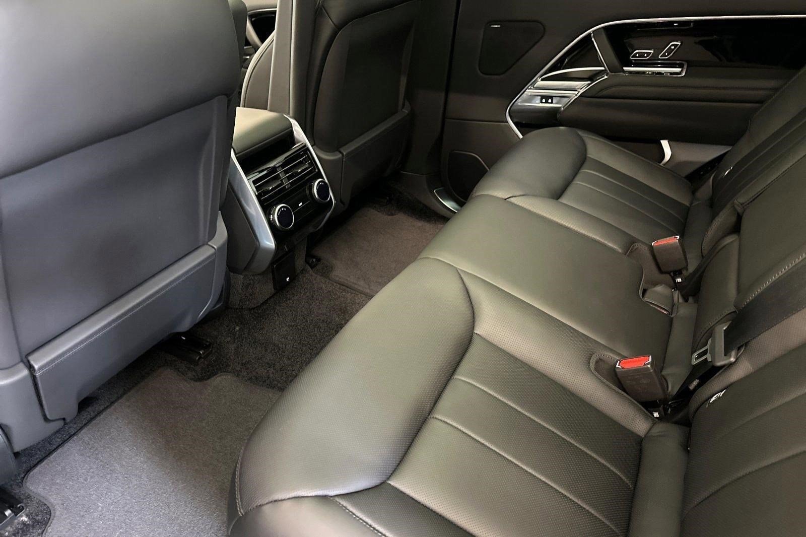 2025 Land Rover Range Rover SE - Photo 16
