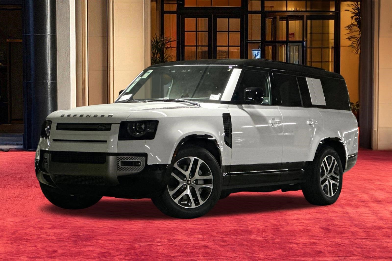 2025 Land Rover Defender X-Dynamic SE - Photo 15