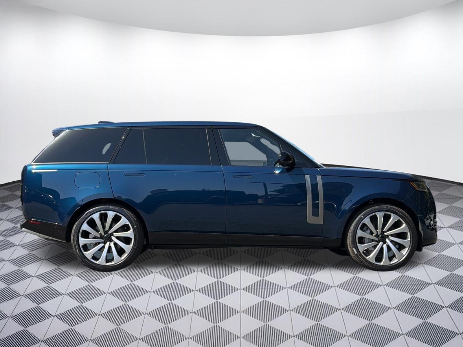 2026 Land Rover Range Rover SE - Photo 8