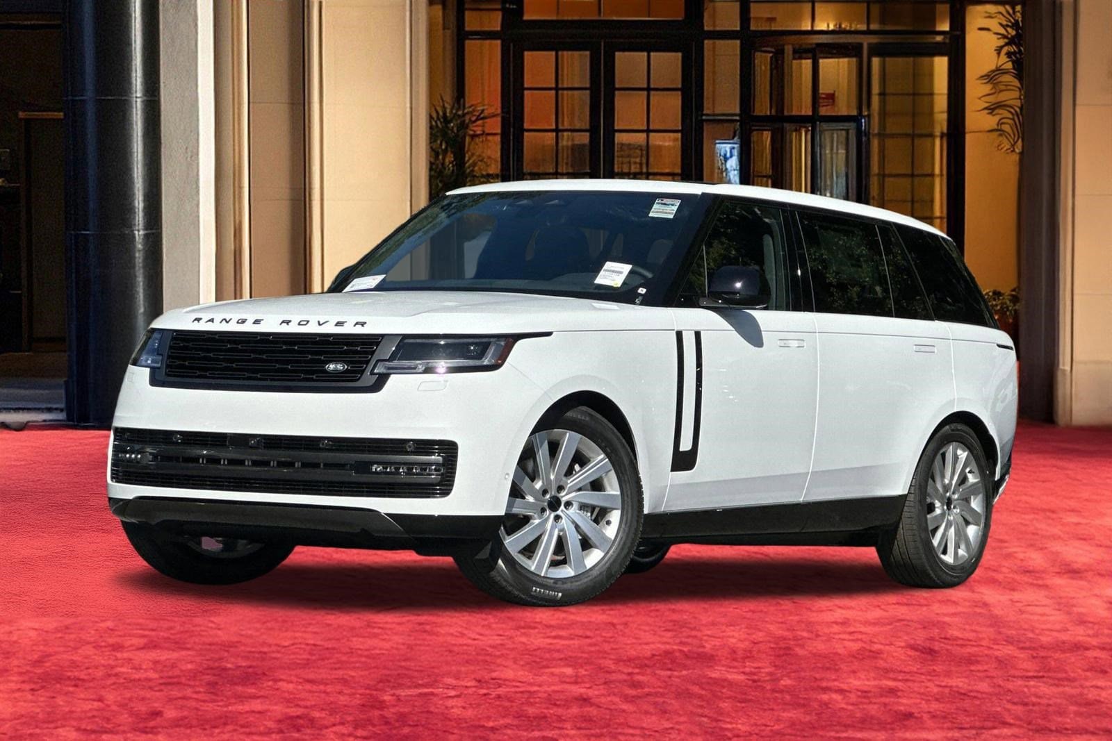 2026 Land Rover Range Rover 3.0 SE LWB 7's photo