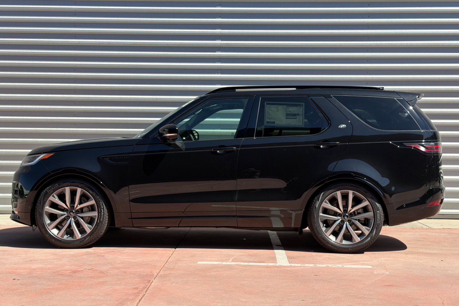 2026 Land Rover Discovery Dynamic SE SUV