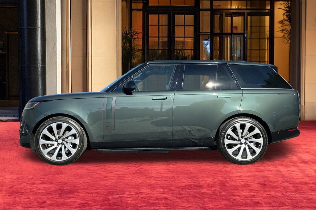 New 2025 Land Rover Range Rover P400 SE SUV