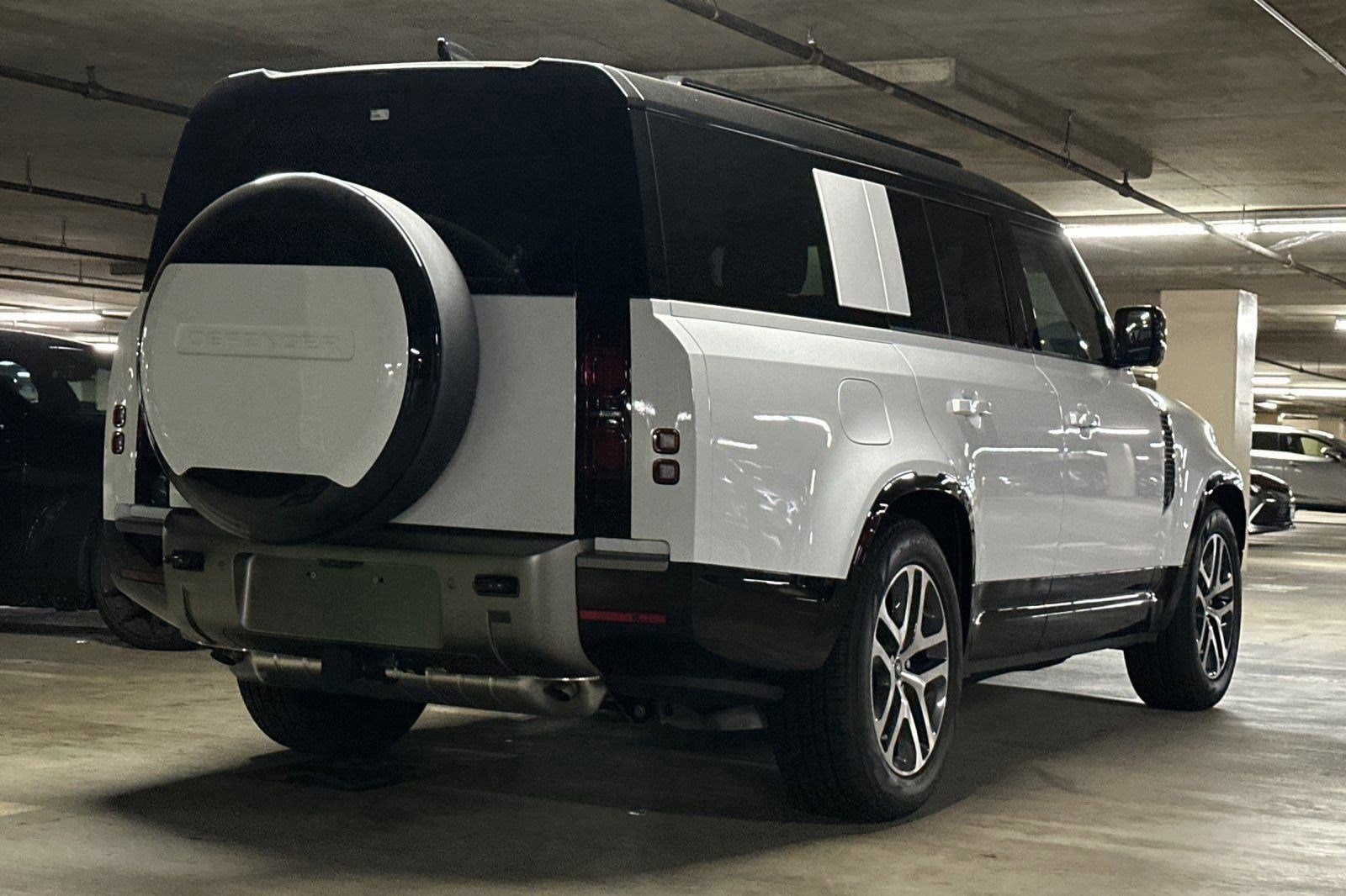 2025 Land Rover Defender X-Dynamic SE - Photo 20