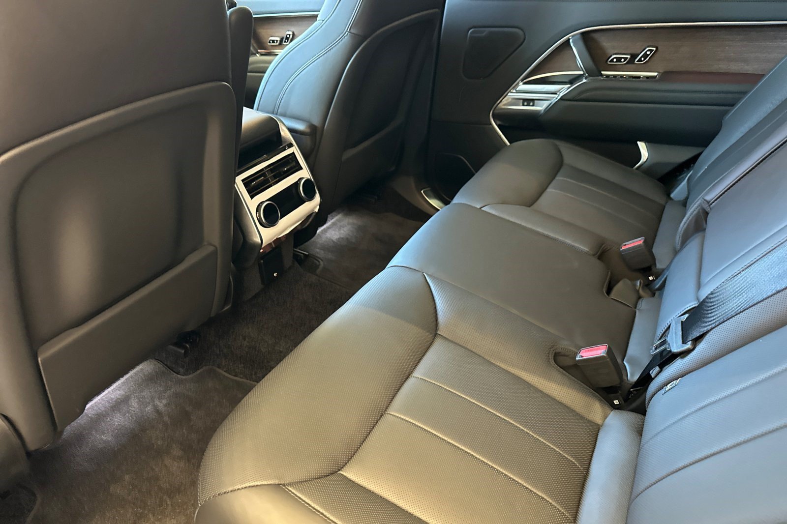 2026 Land Rover Range Rover SE - Photo 24