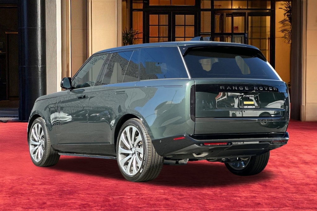 New 2025 Land Rover Range Rover P400 SE SUV