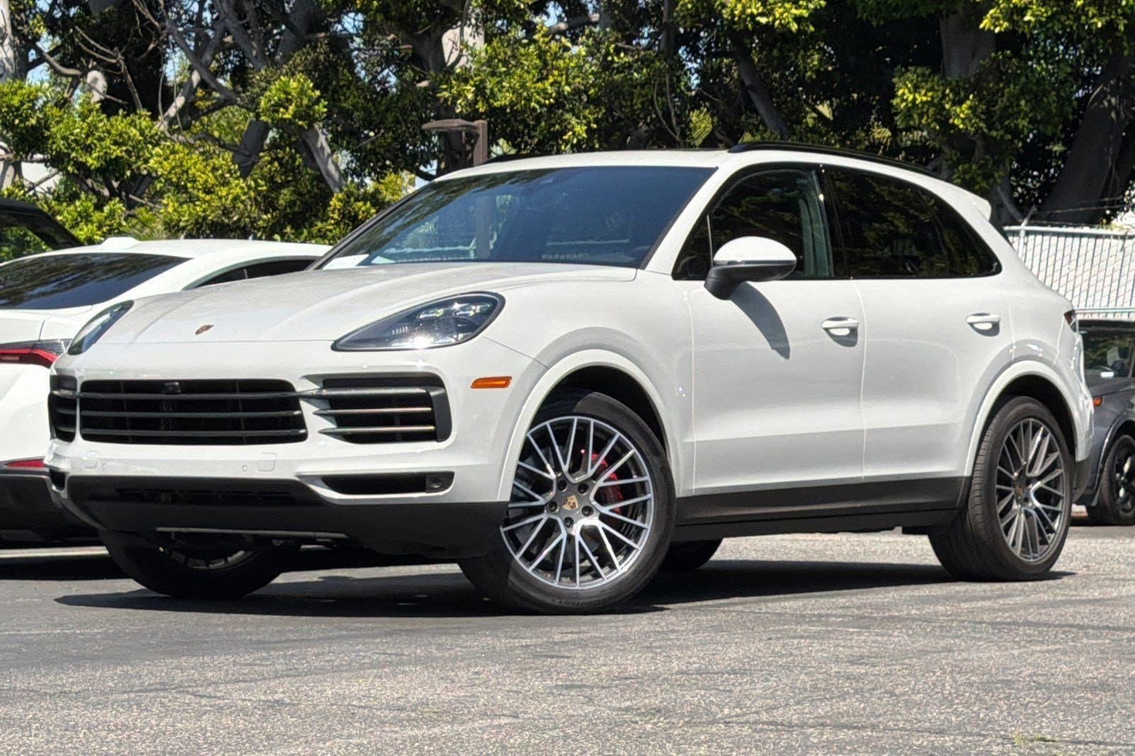 2023 Porsche Cayenne Platinum Edition's photo