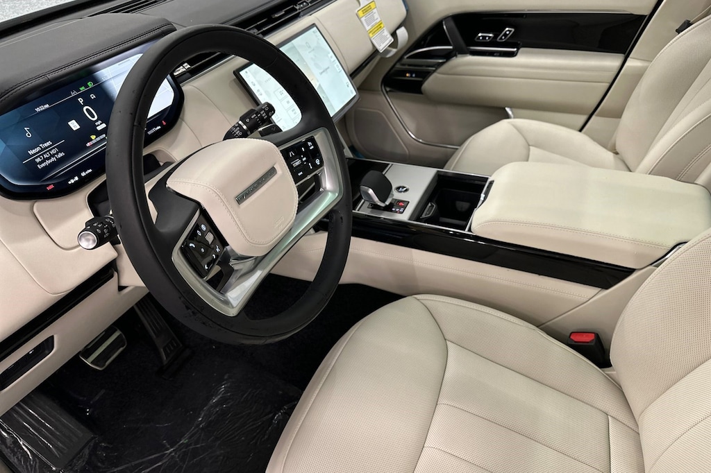 New 2026 Land Rover Range Rover P550e SE SUV