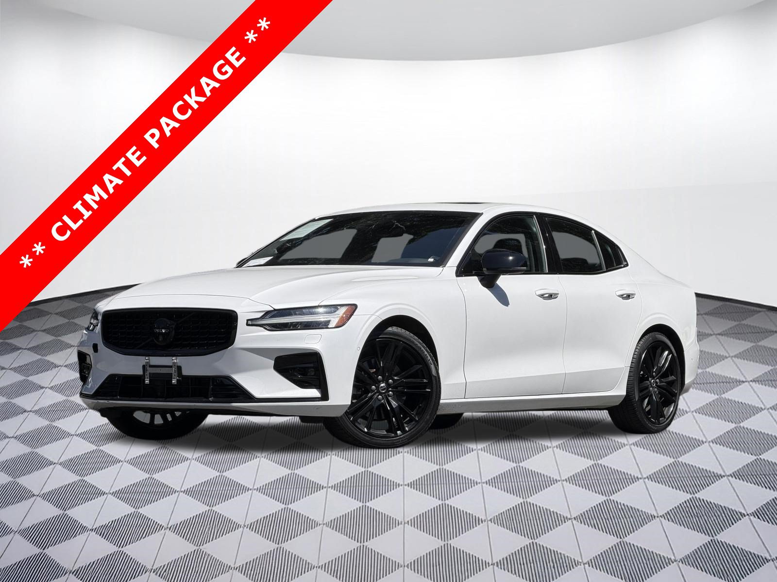 2024 Volvo S60 Plus Black Edition B5 FWD Plus Black Edition