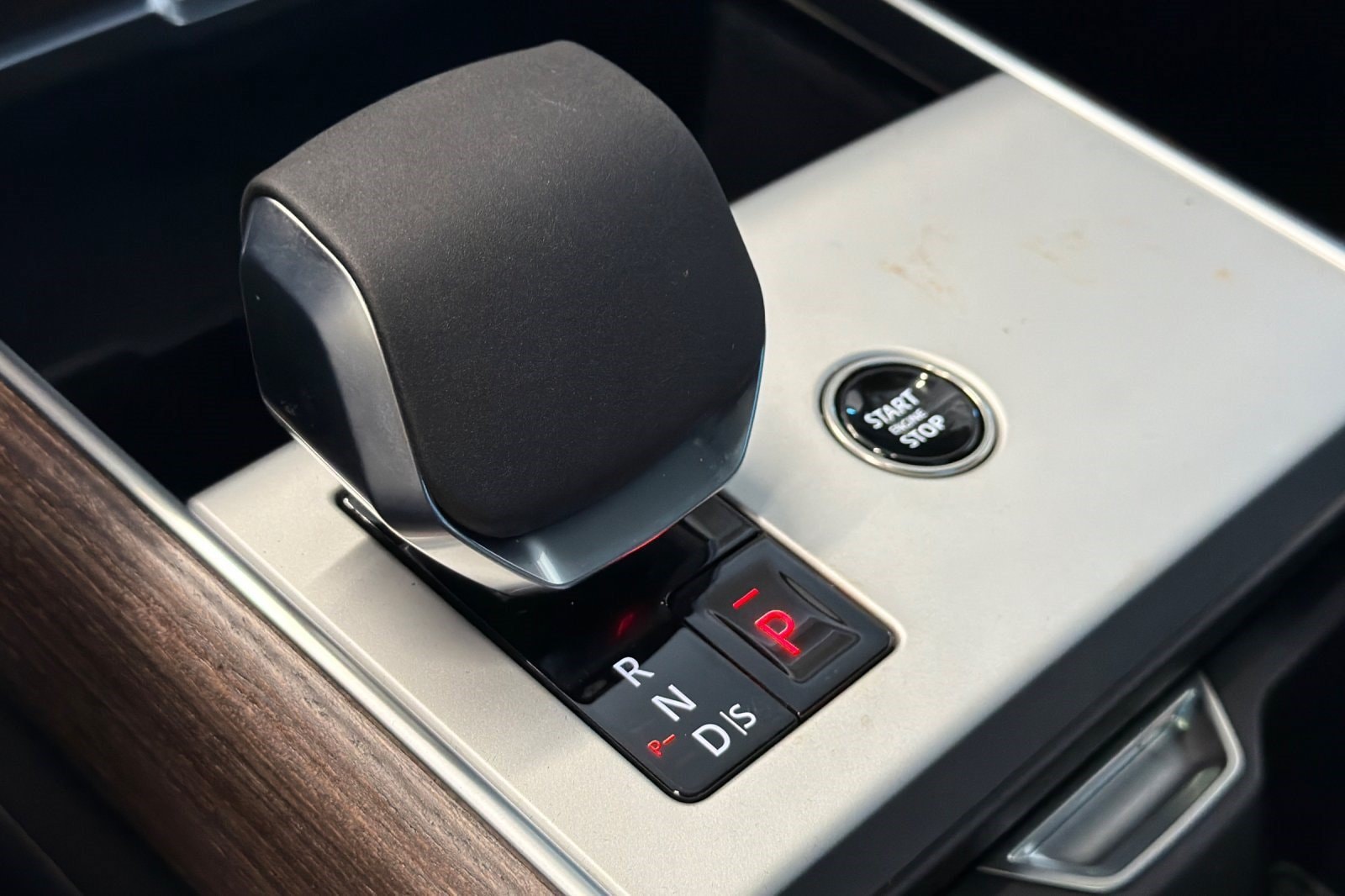 2026 Land Rover Range Rover SE - Photo 17
