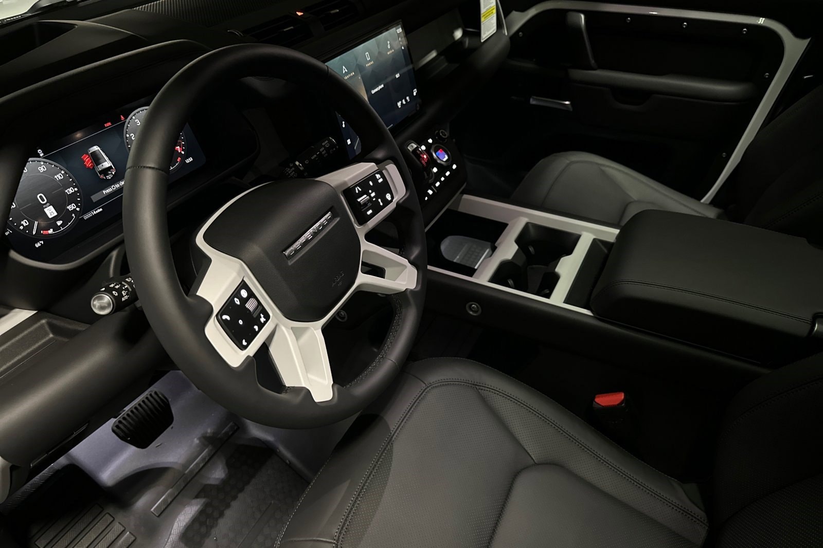 2025 Land Rover Defender X-Dynamic SE - Photo 5