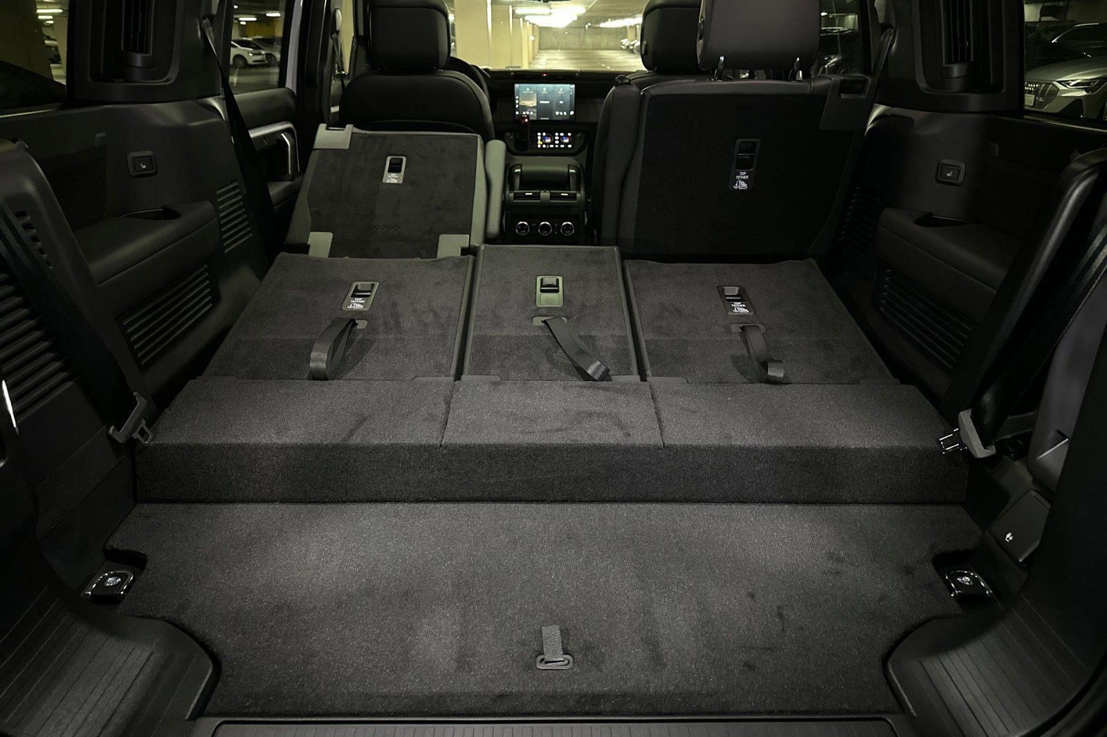 2025 Land Rover Defender X-Dynamic SE - Photo 30