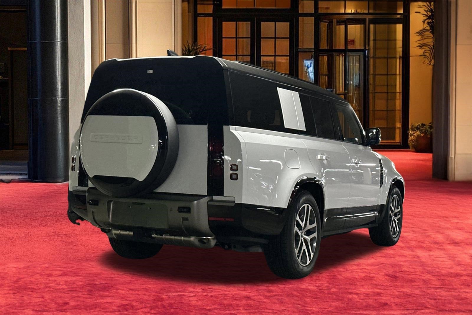 2025 Land Rover Defender X-Dynamic SE - Photo 8