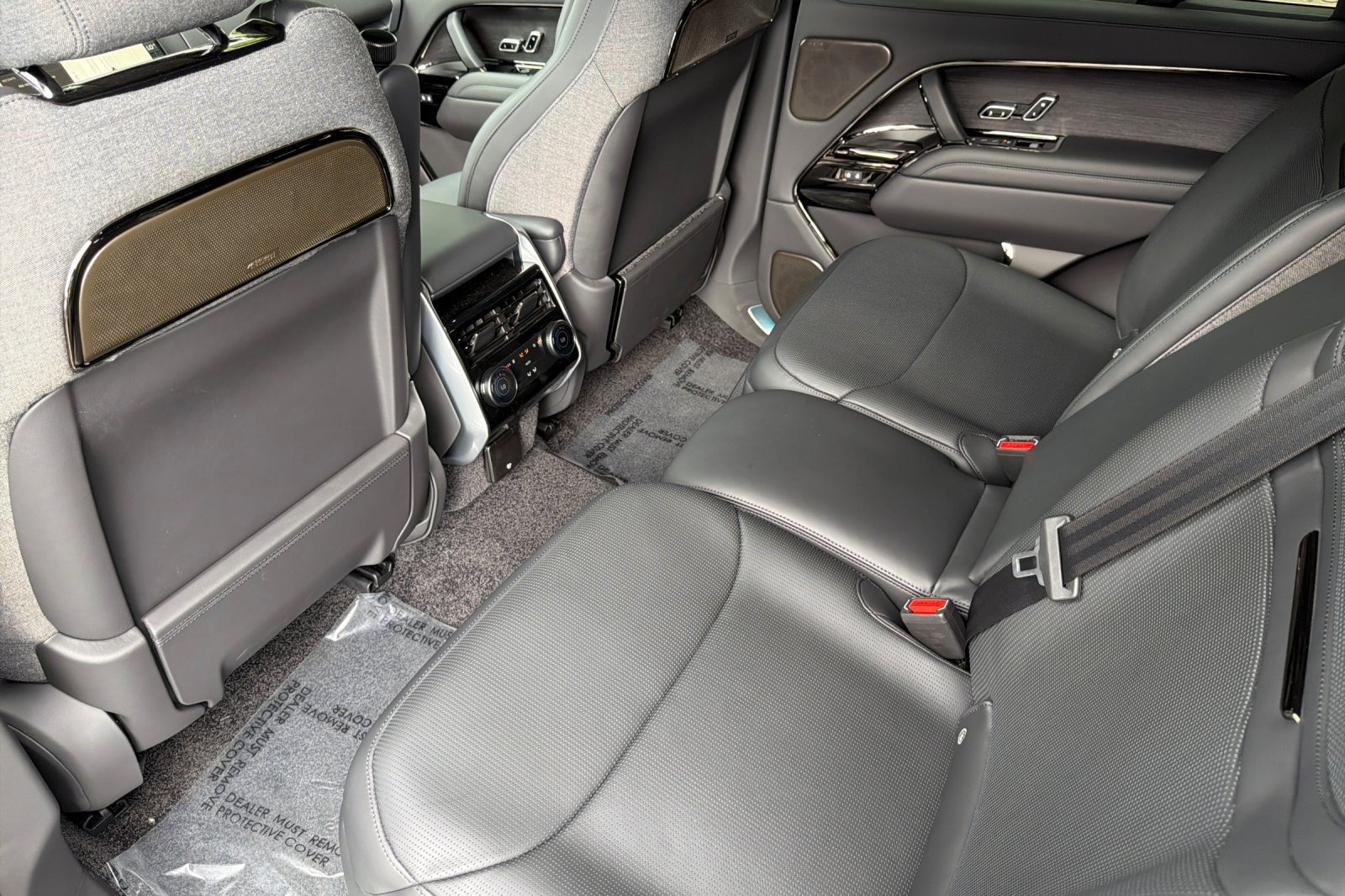 2026 Land Rover Range Rover SV - Photo 27