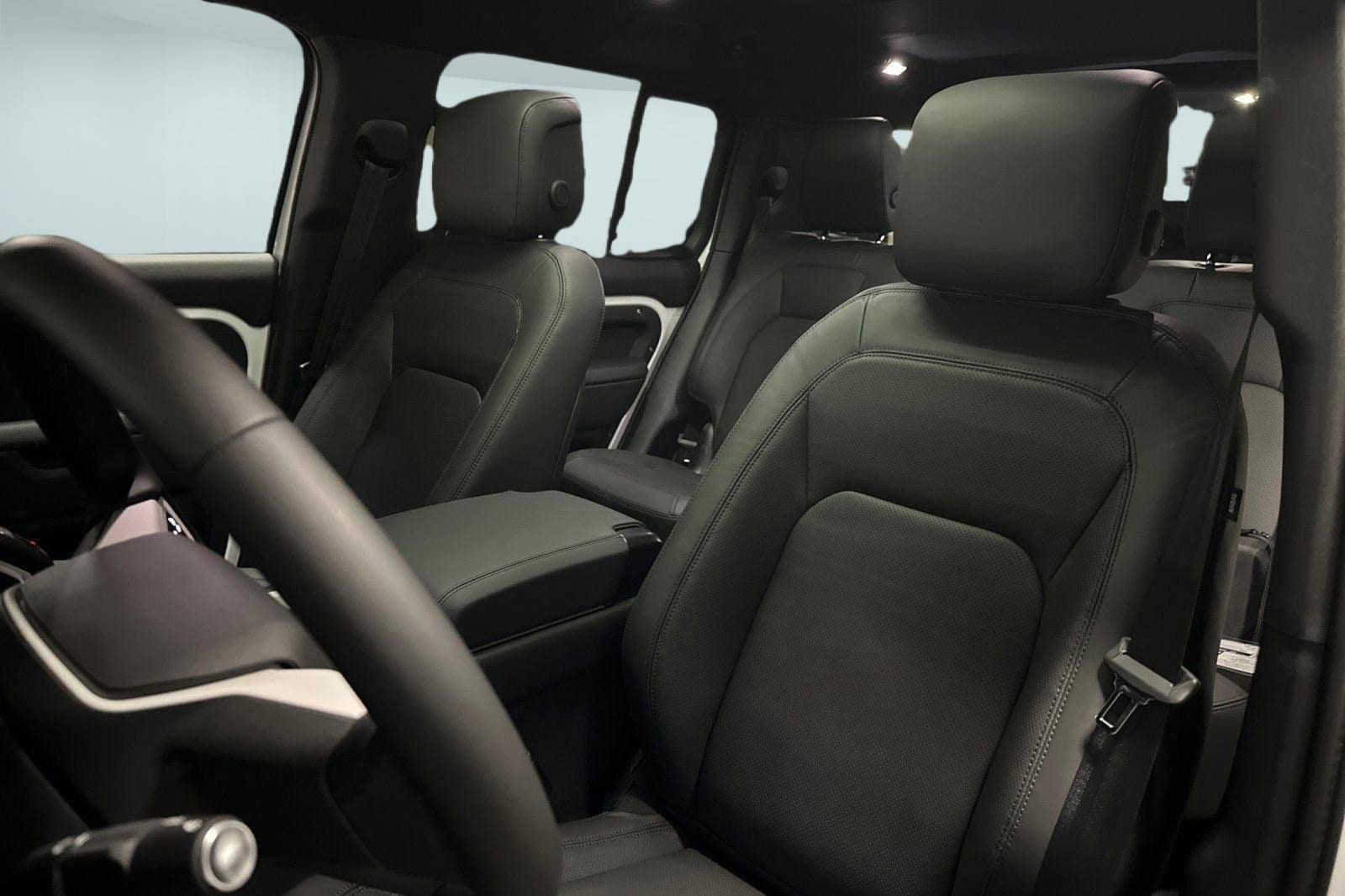 2025 Land Rover Defender X-Dynamic SE - Photo 19
