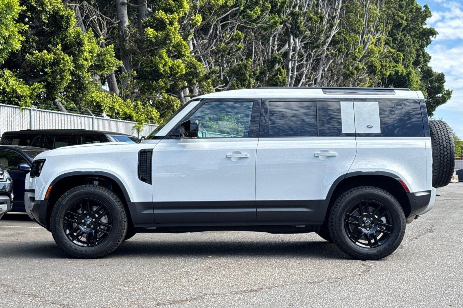 SALEJ7EUXR2299417