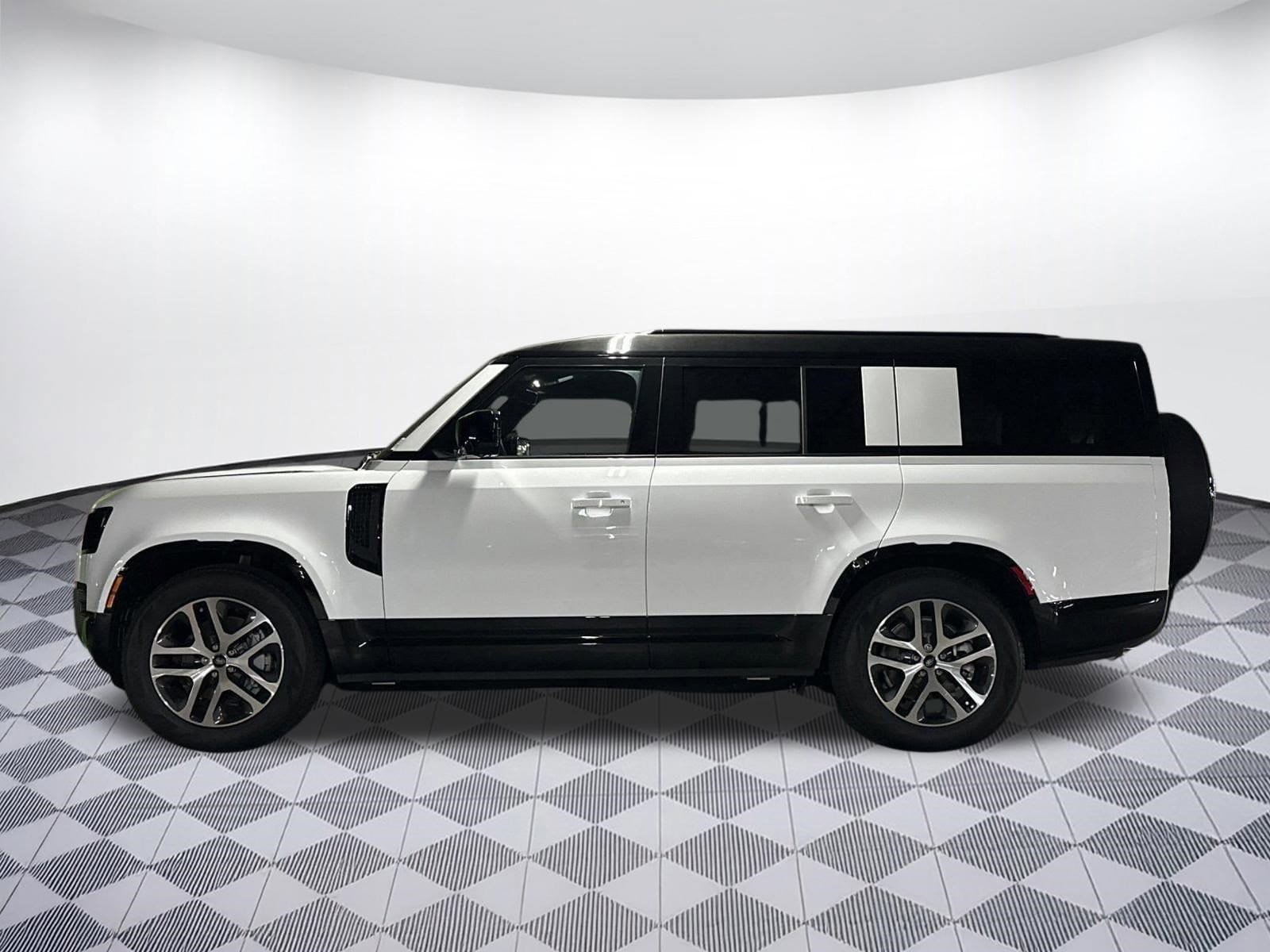 2025 Land Rover Defender X-Dynamic SE - Photo 2