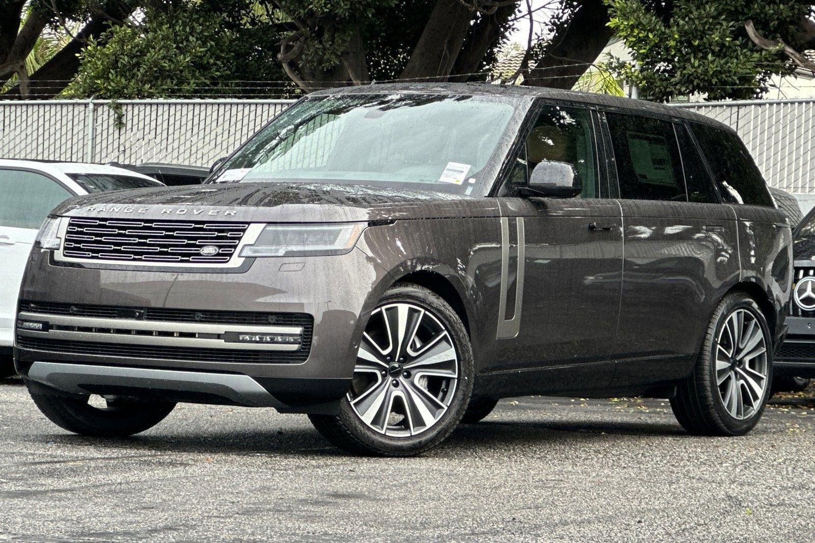 2026 Land Rover Range Rover 3.0 SE LWB 7's photo