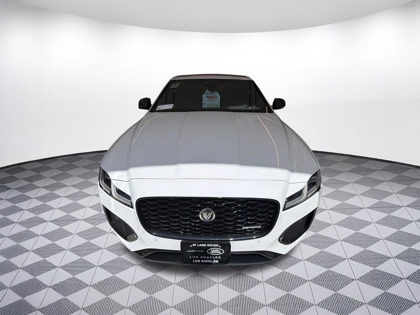 XF R-Dynamic SE Sedan