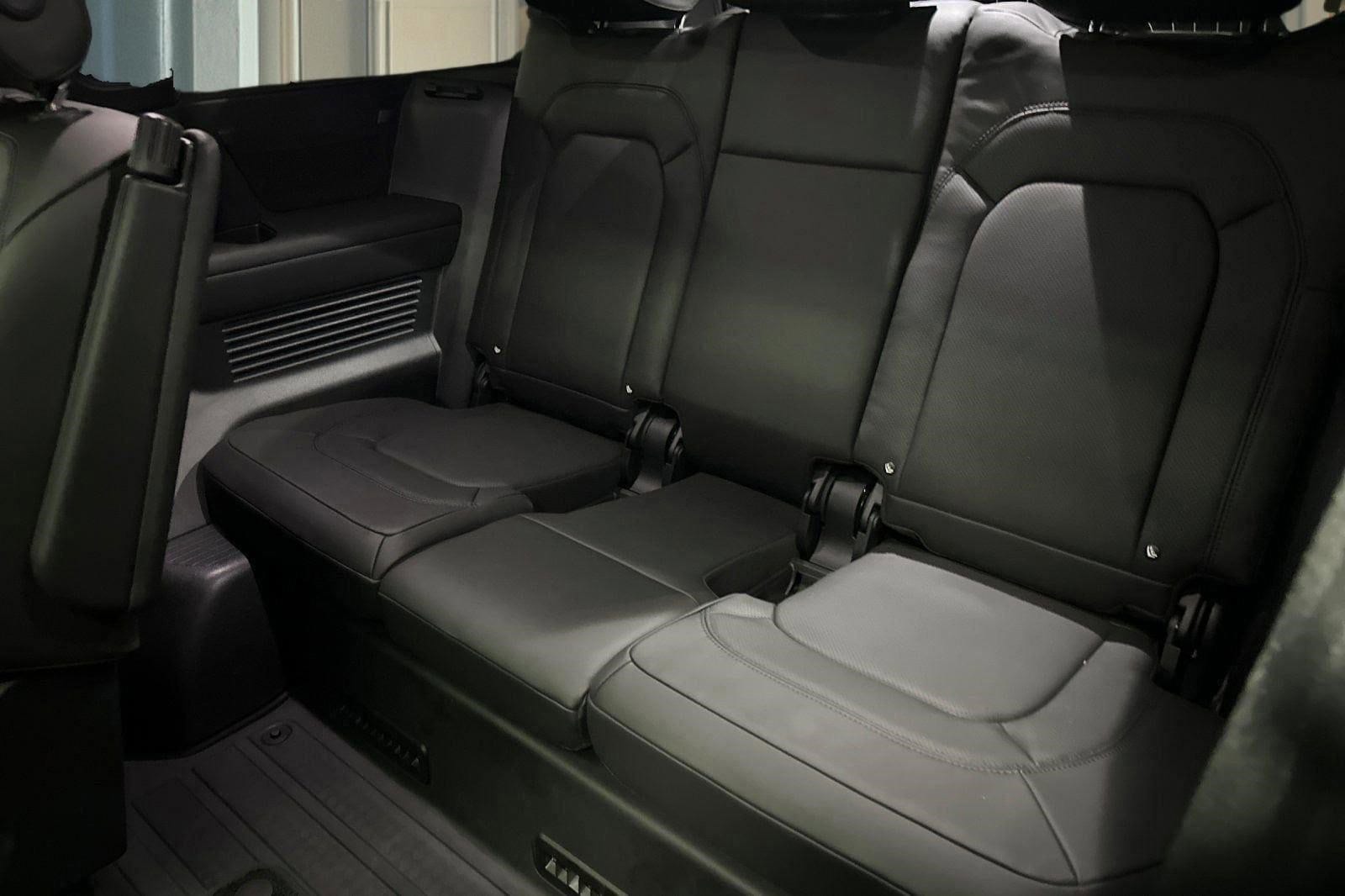 2025 Land Rover Defender X-Dynamic SE - Photo 29