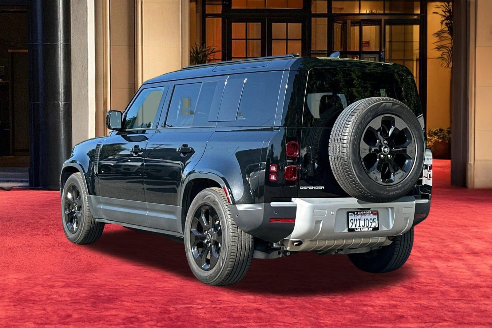 2025 Land Rover Defender 110 S photo 2