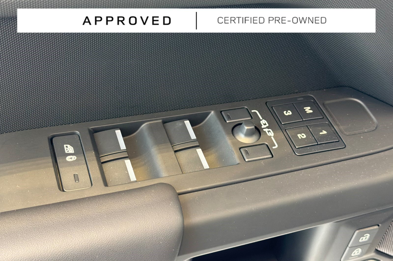 2025 Land Rover Defender X-Dynamic SE - Photo 13