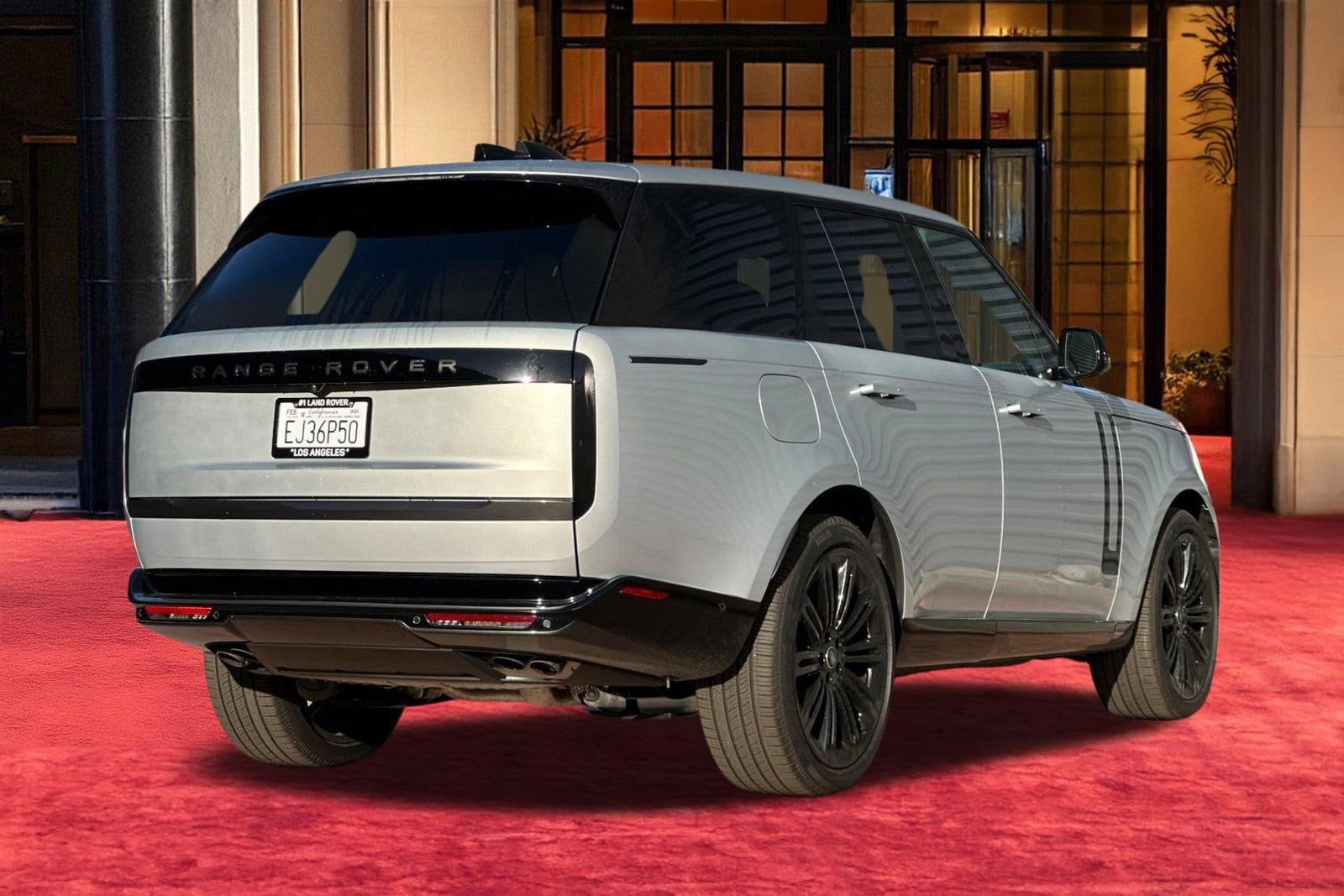 2025 Land Rover Range Rover SE photo 3