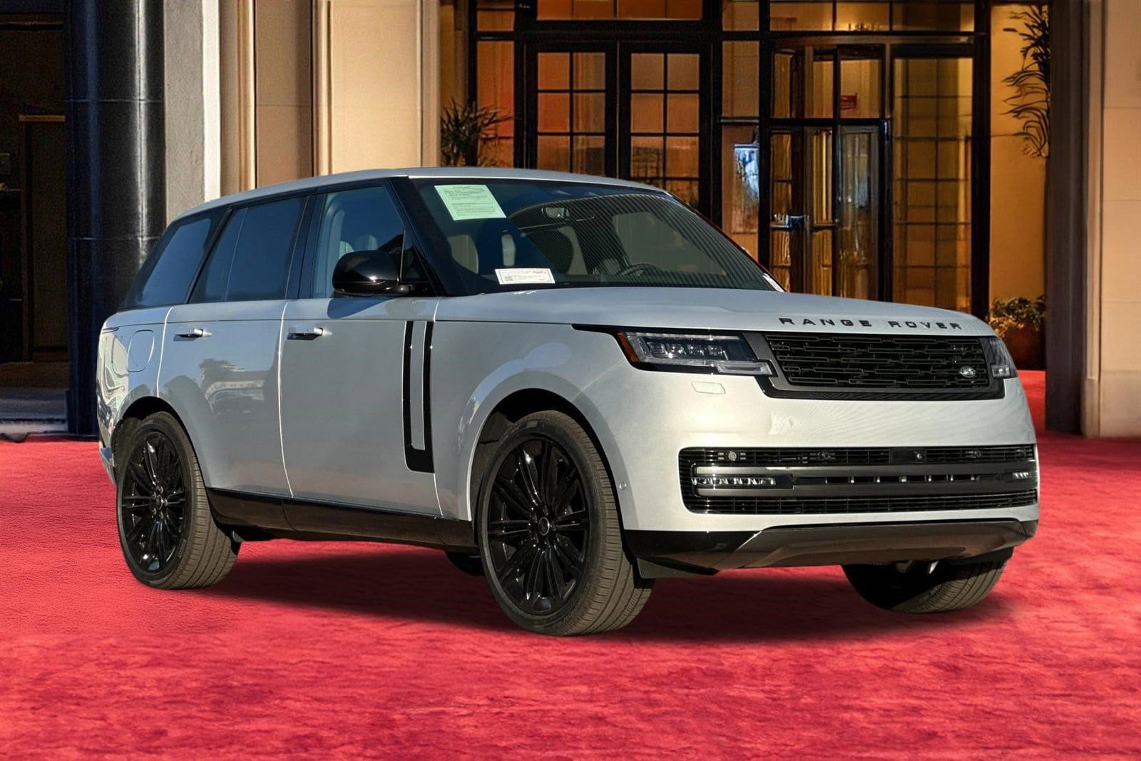 2025 Land Rover Range Rover SE photo 5