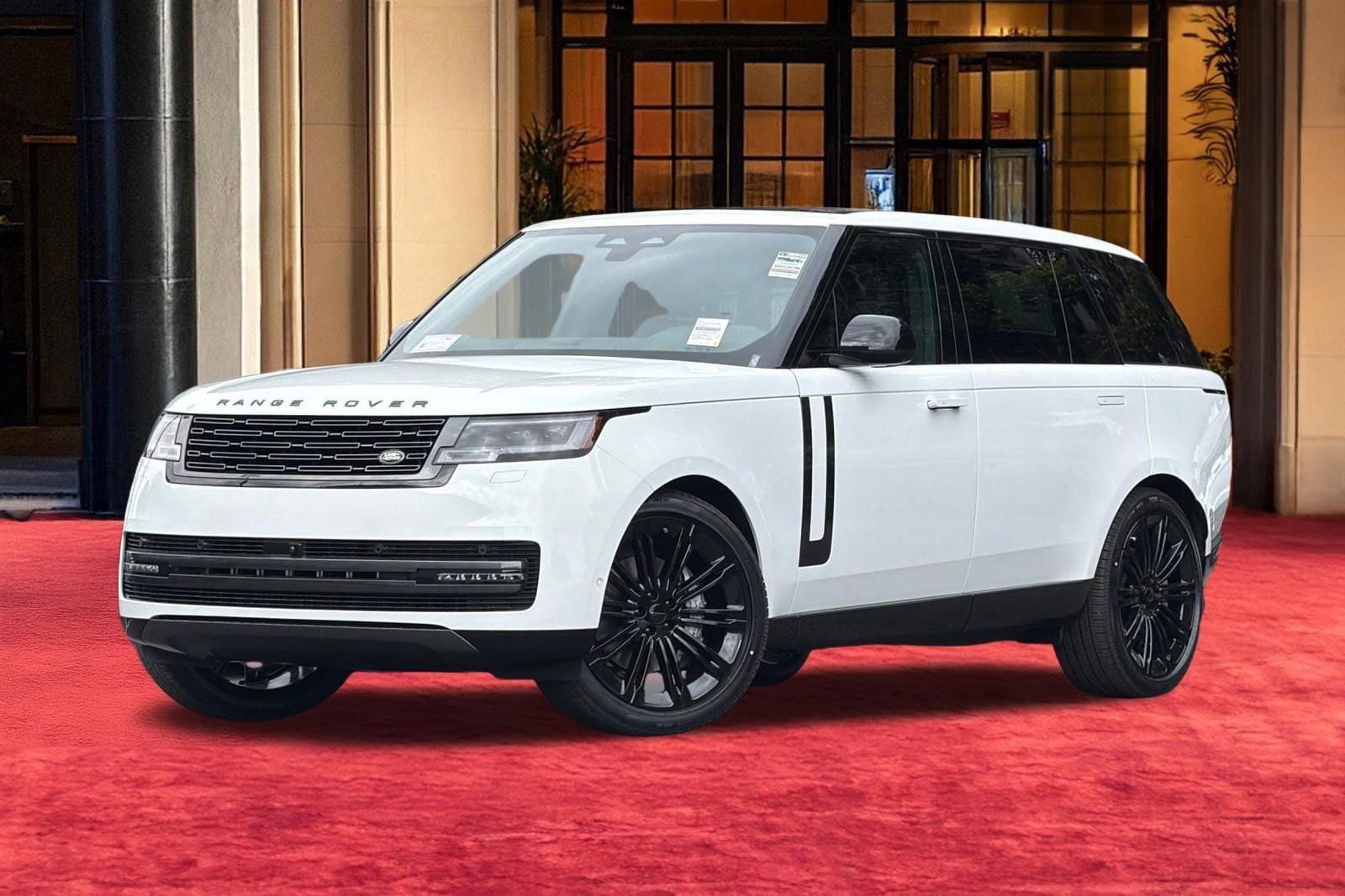 2026 Land Rover Range Rover 3.0 SE LWB 7's photo