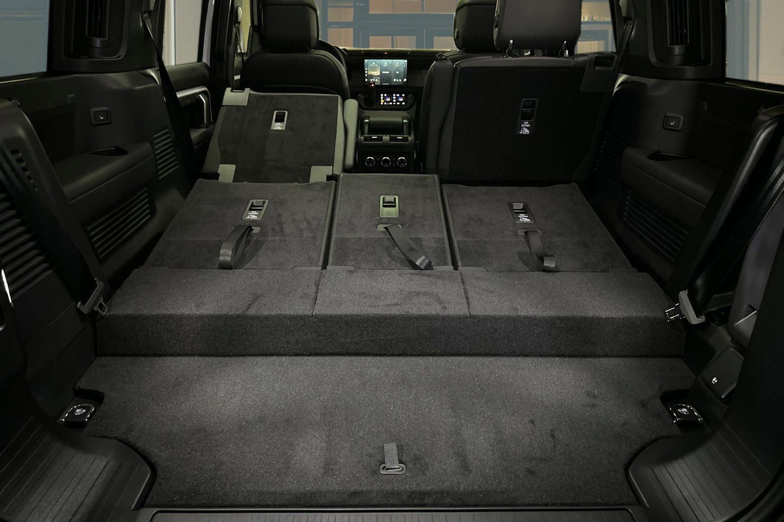 2025 Land Rover Defender X-Dynamic SE - Photo 29