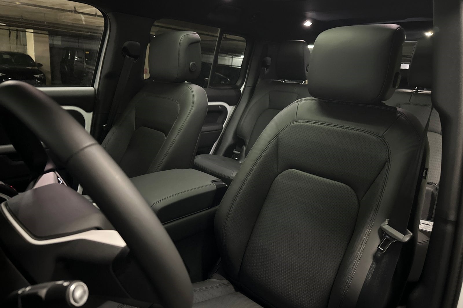 2025 Land Rover Defender X-Dynamic SE - Photo 6