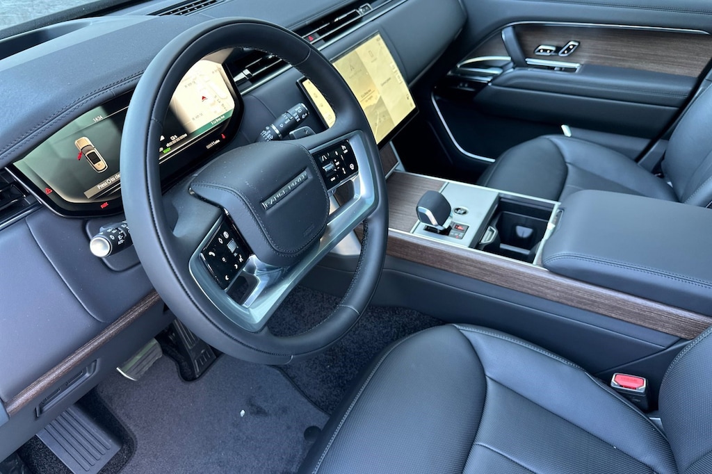 New 2026 Land Rover Range Rover P550e SE SUV