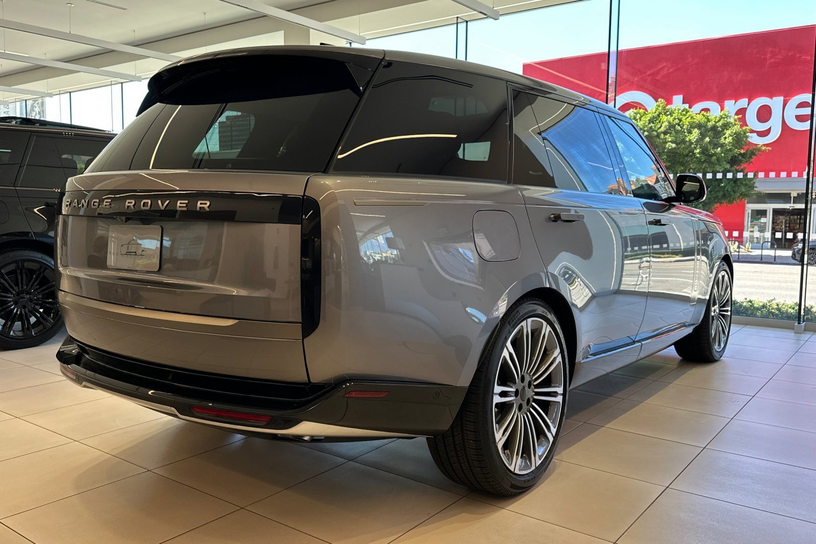 2026 Land Rover Range Rover SE - Photo 9