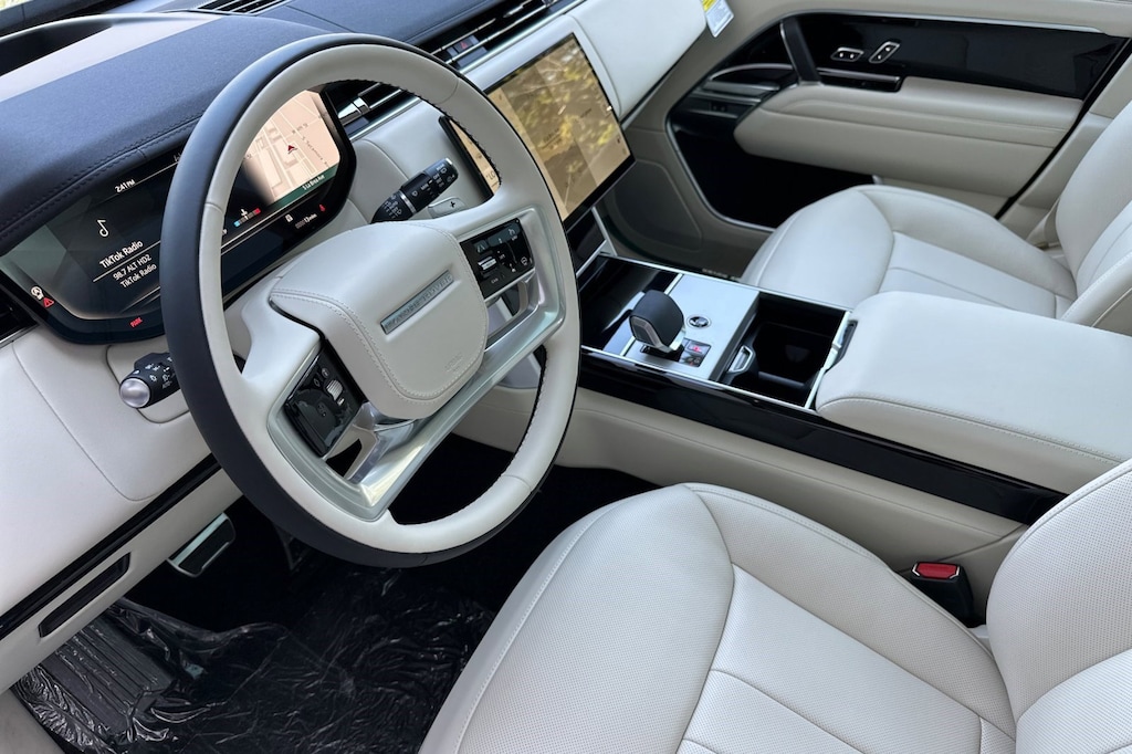 New 2026 Land Rover Range Rover P530 SE SUV