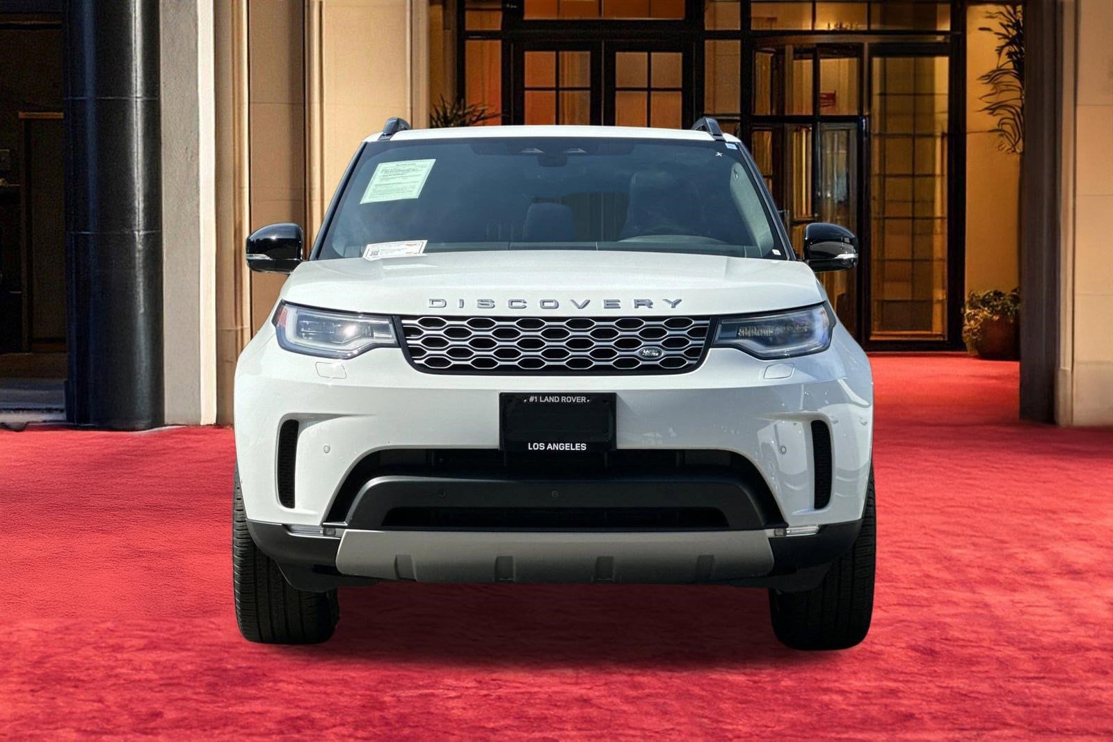 2025 Land Rover Discovery S photo 4