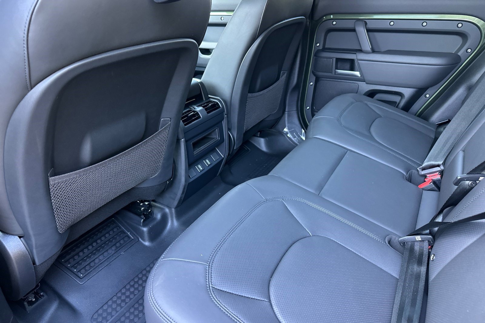 2026 Land Rover Defender X-Dynamic SE - Photo 26