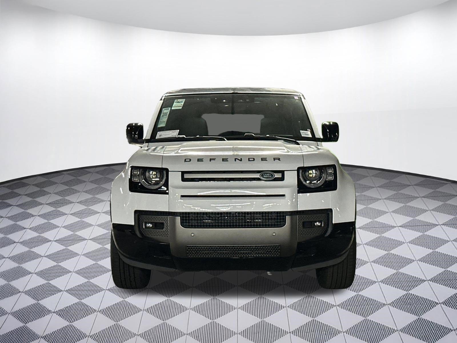2025 Land Rover Defender X-Dynamic SE - Photo 17