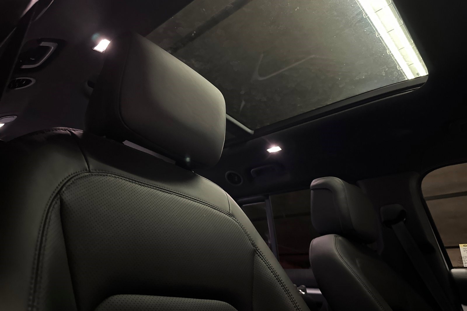 2025 Land Rover Defender X-Dynamic SE - Photo 24