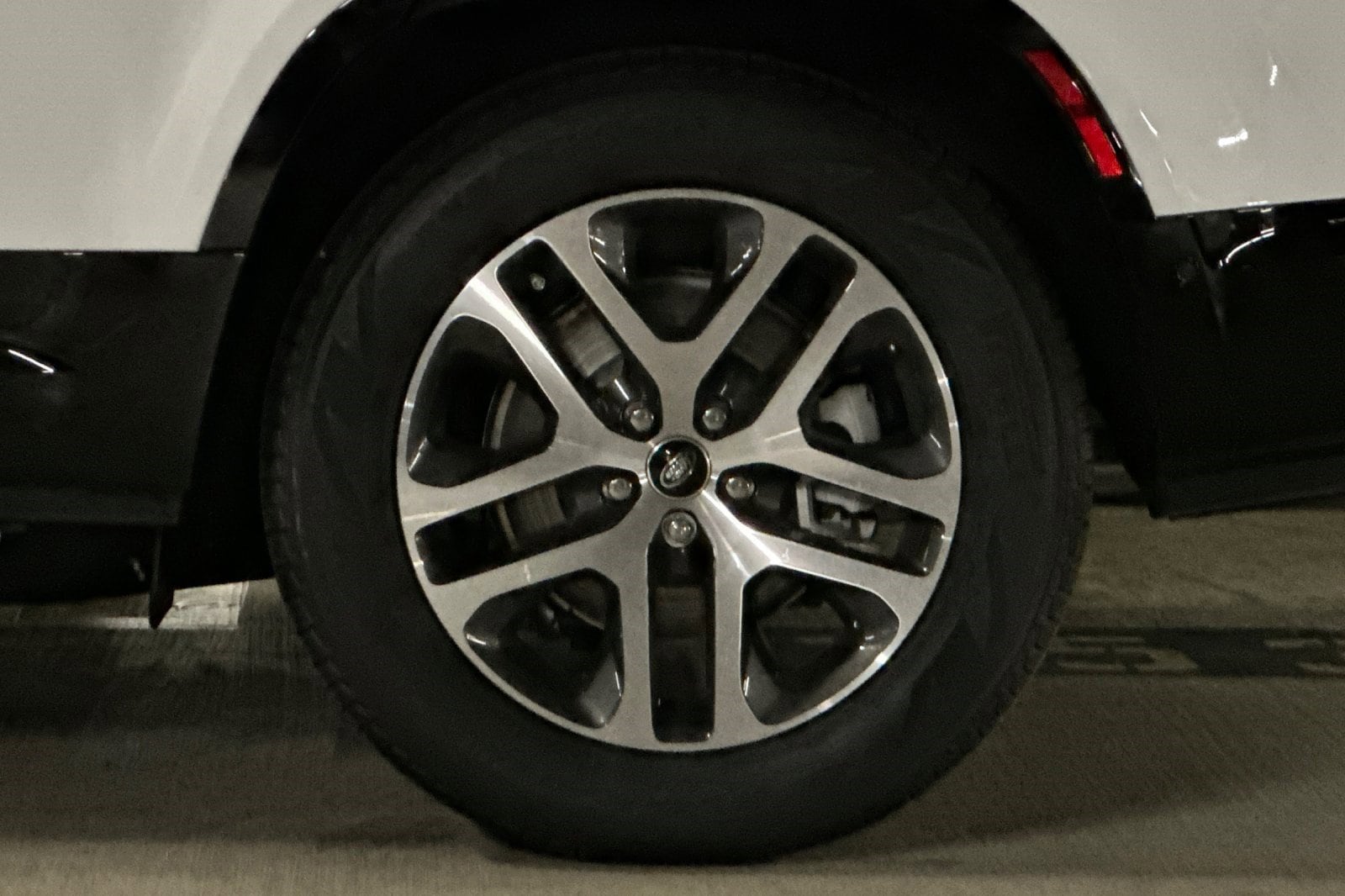 2025 Land Rover Defender X-Dynamic SE - Photo 13