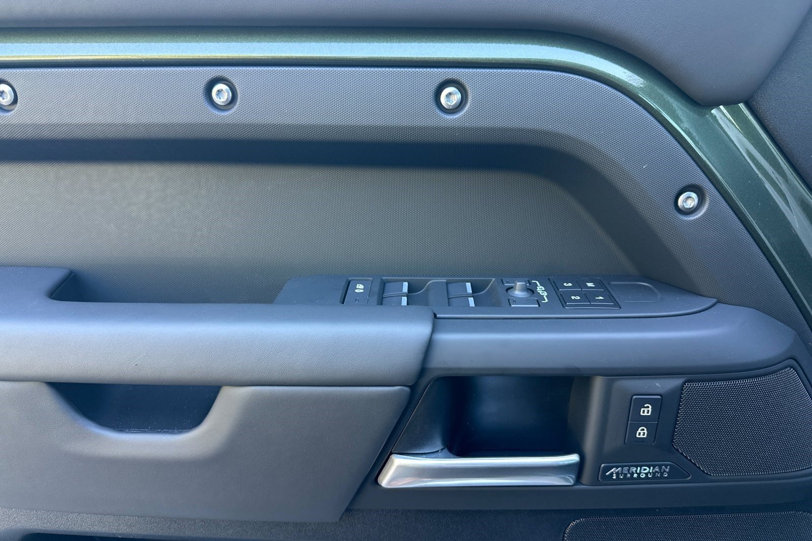 2026 Land Rover Defender X-Dynamic SE - Photo 13