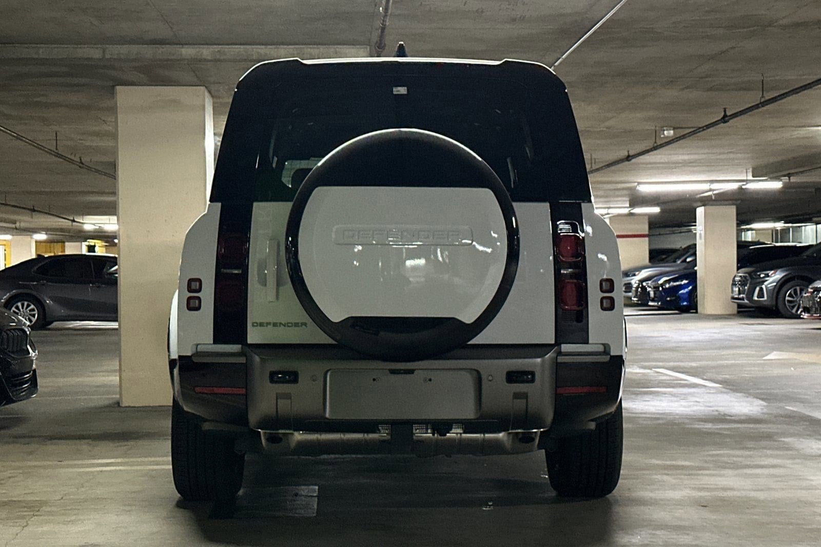 2025 Land Rover Defender X-Dynamic SE - Photo 8
