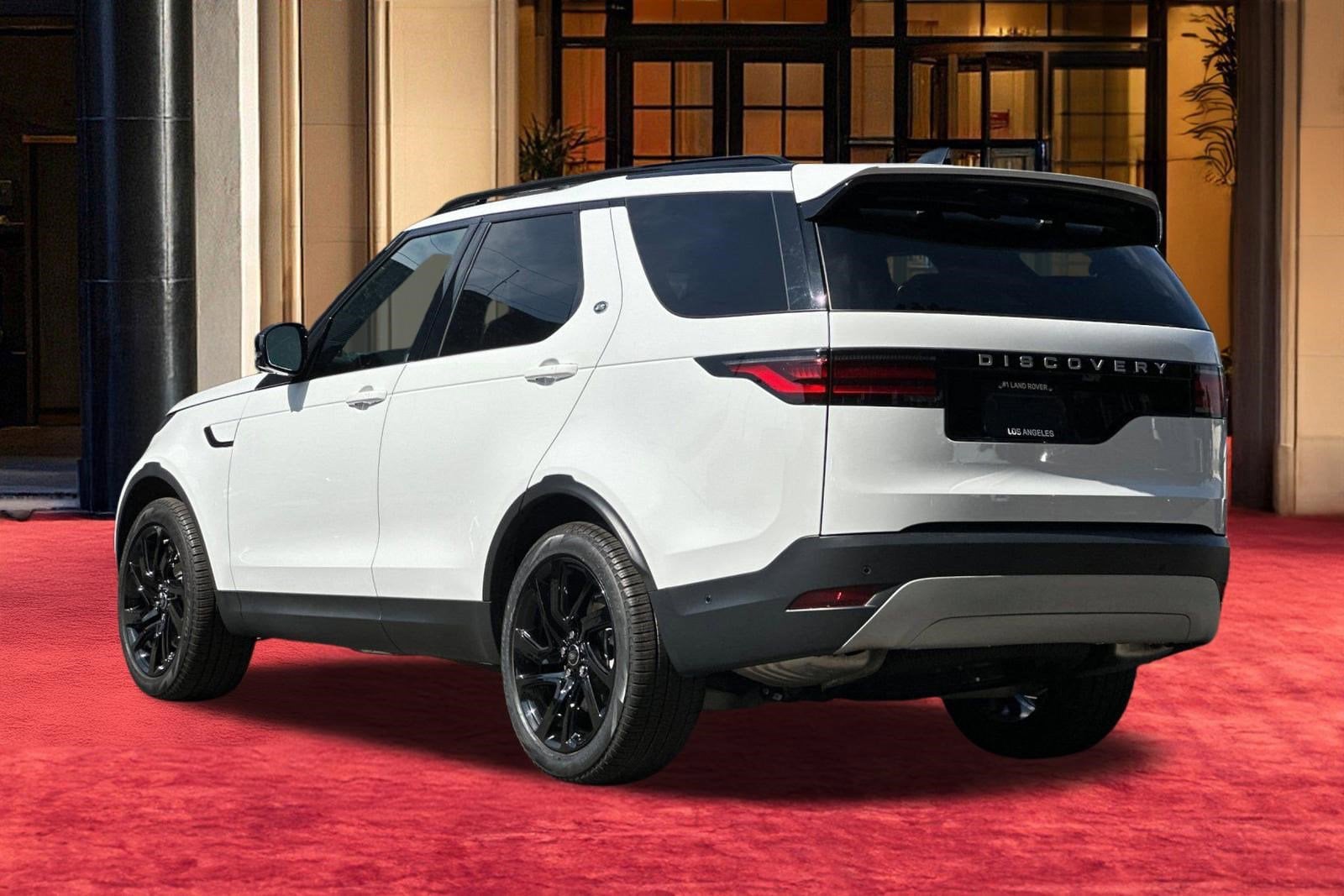 2025 Land Rover Discovery S photo 2