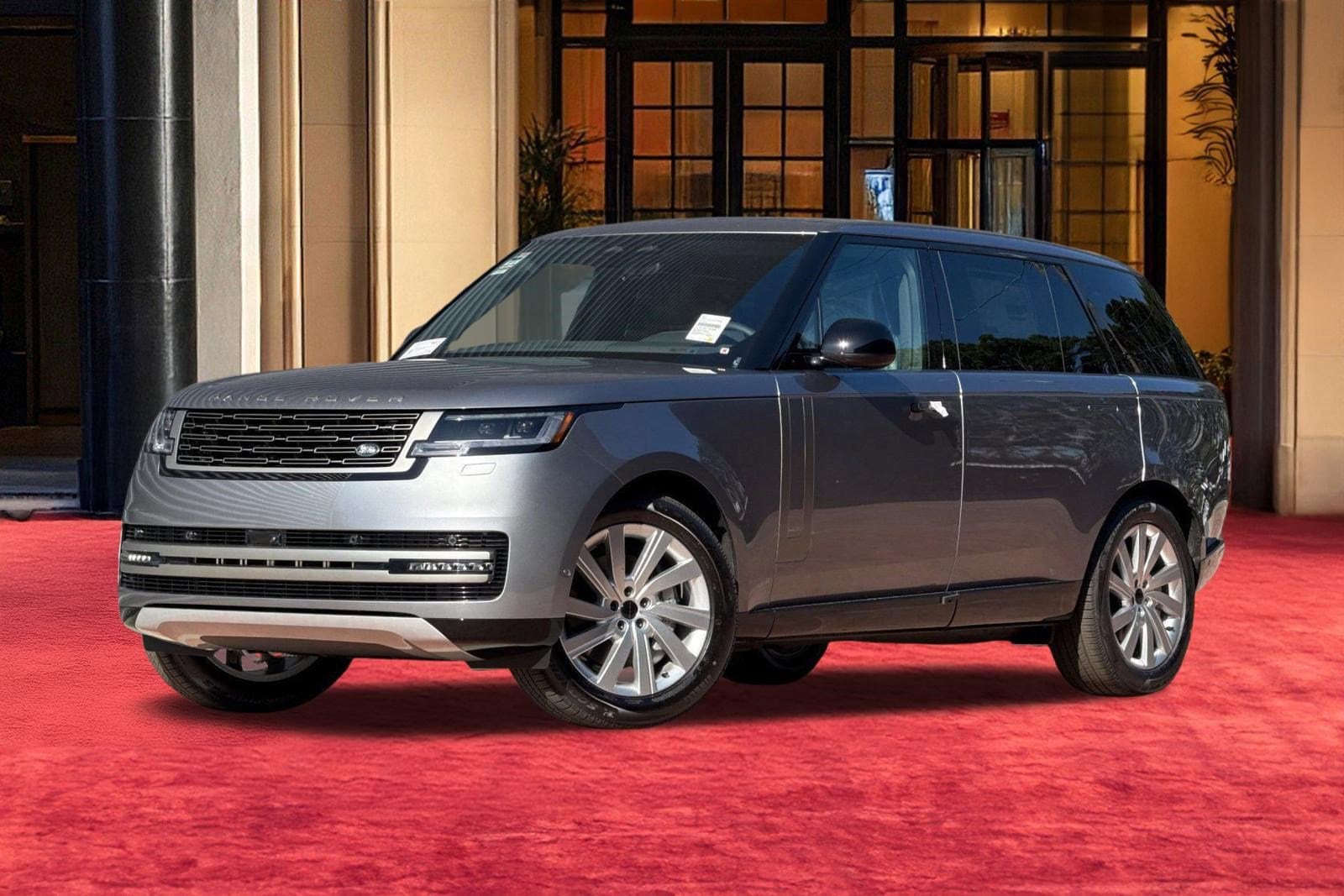 2026 Land Rover Range Rover 3.0 SE LWB 7's photo