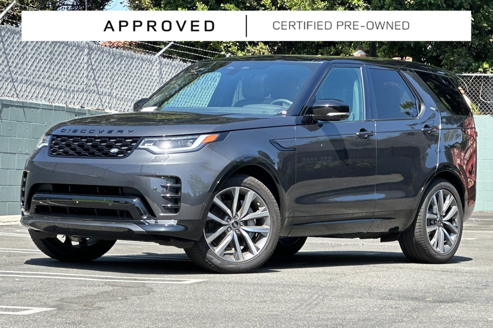 2025 Land Rover Discovery P300 Dynamic SE's photo