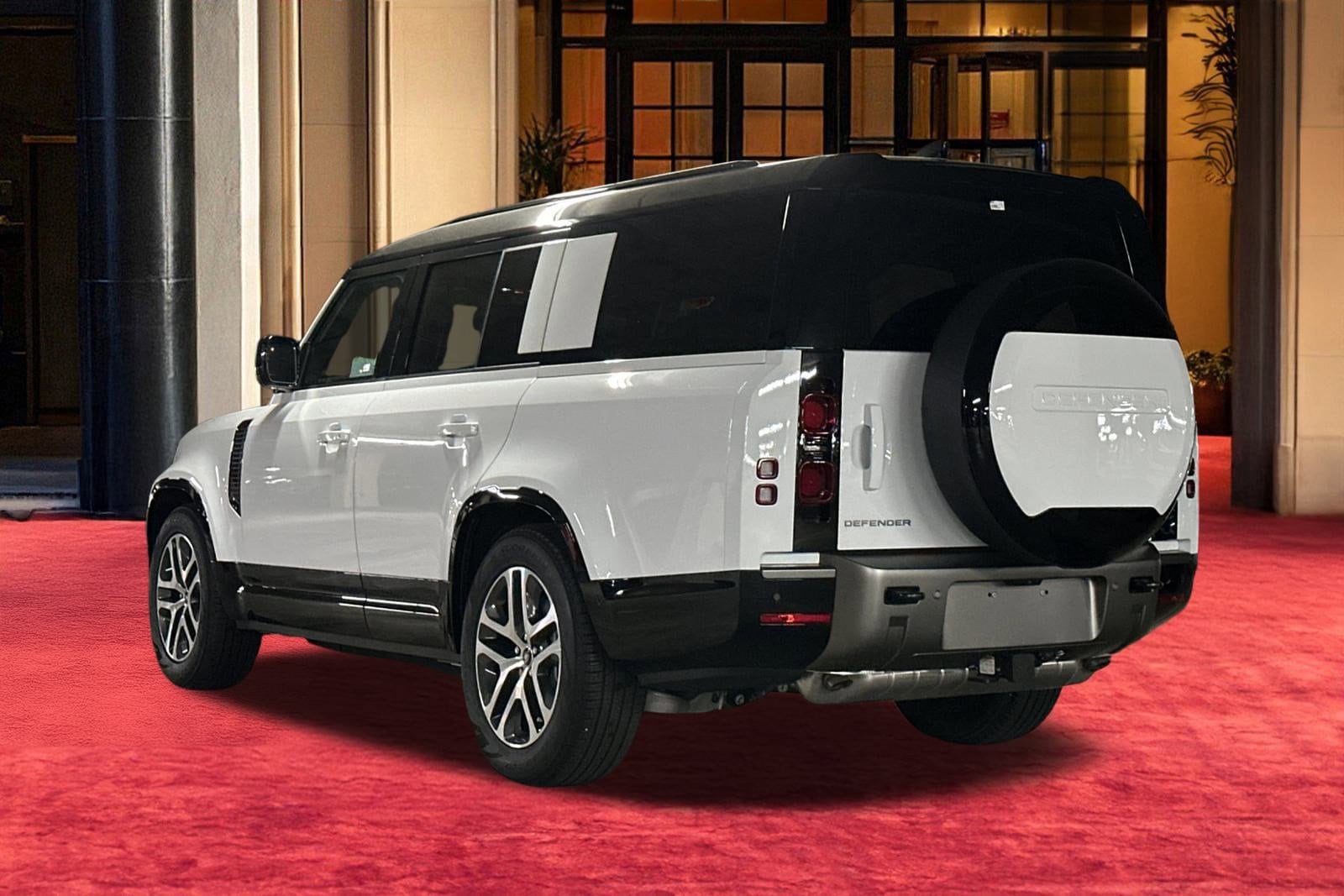 2025 Land Rover Defender X-Dynamic SE - Photo 4