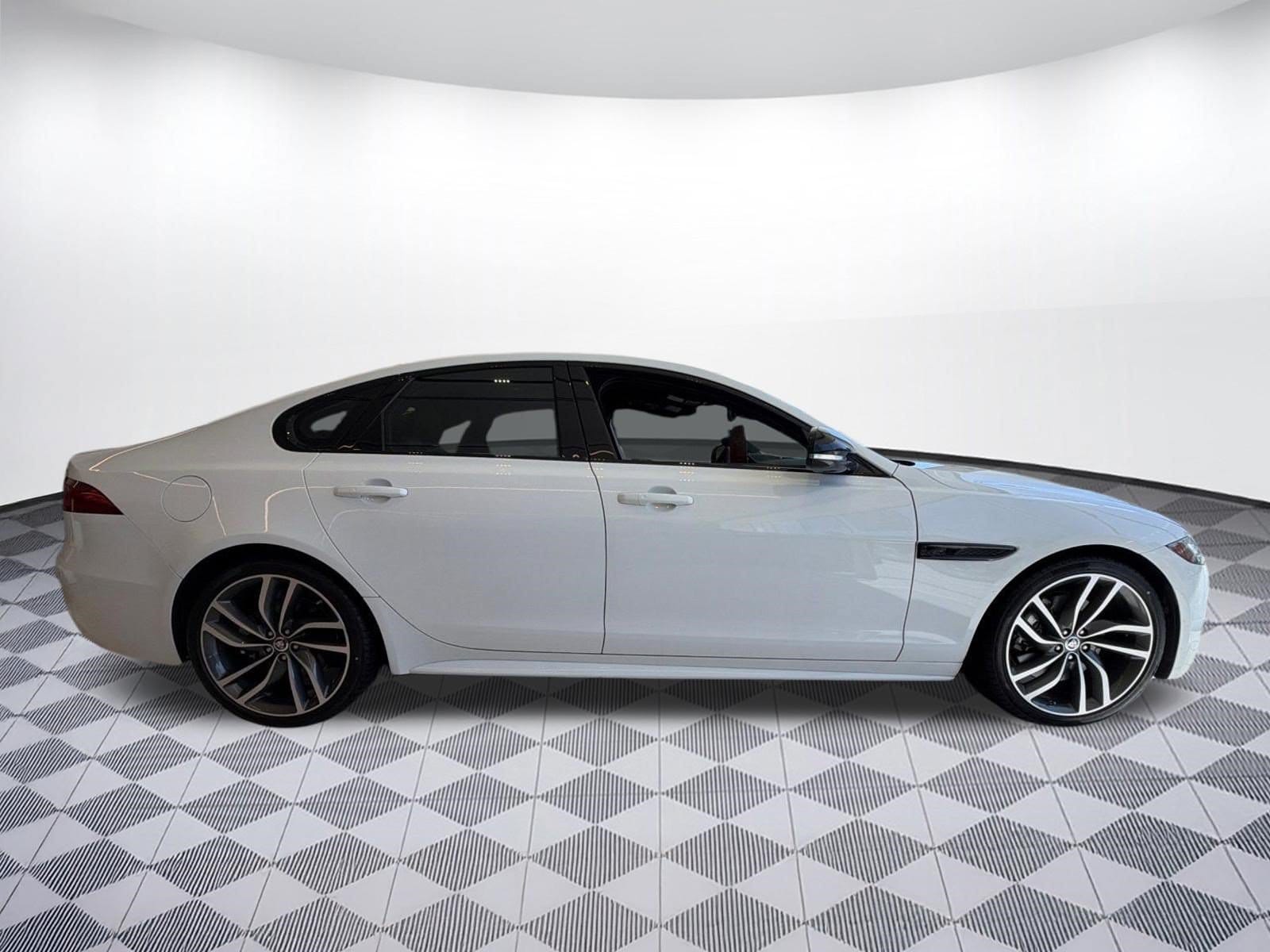 XF R-Dynamic SE Sedan